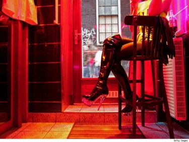 Prostitucija: pramoga ar būdas užsidirbti?